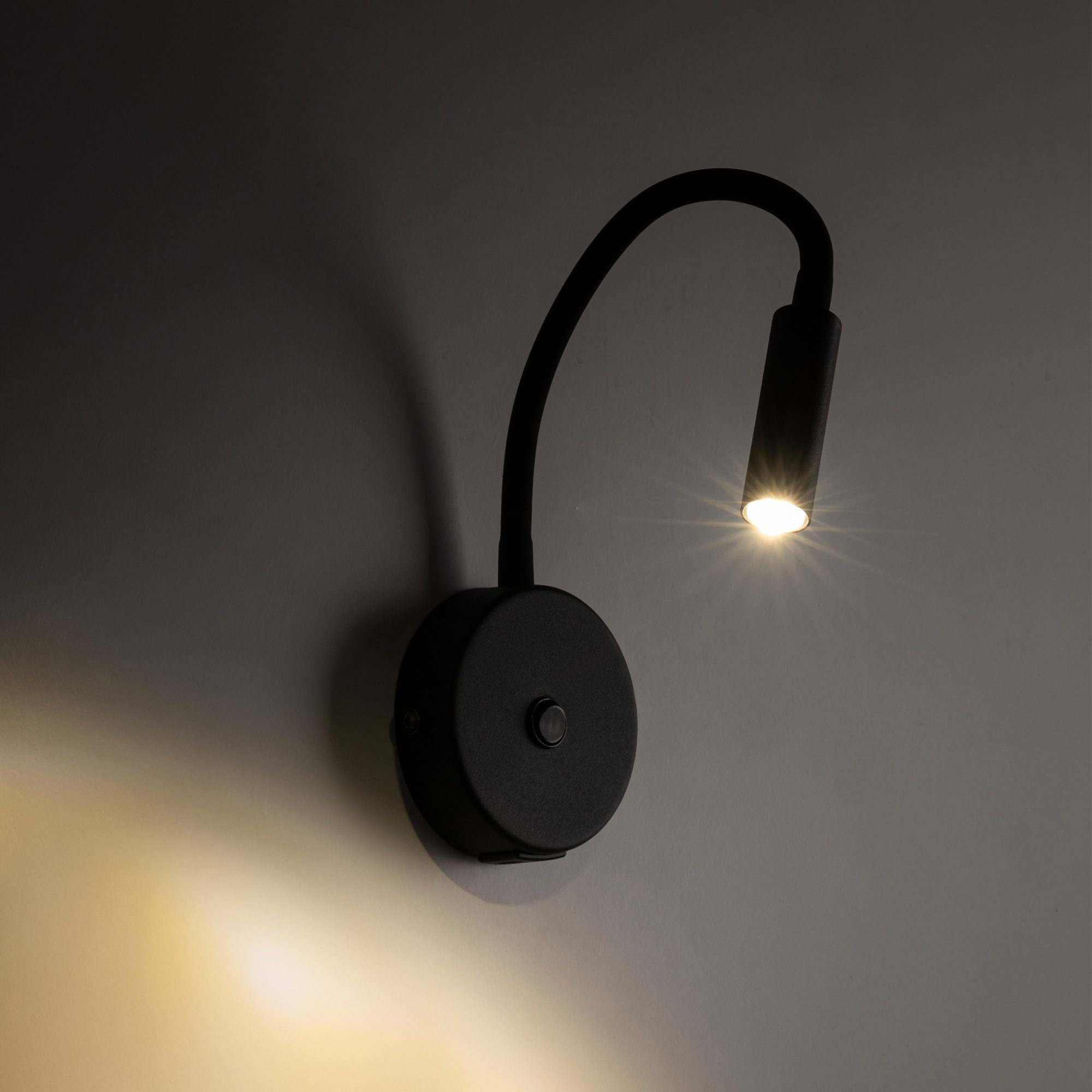 LAGOS BLACK KINKIET 1 USB - obrazek 2